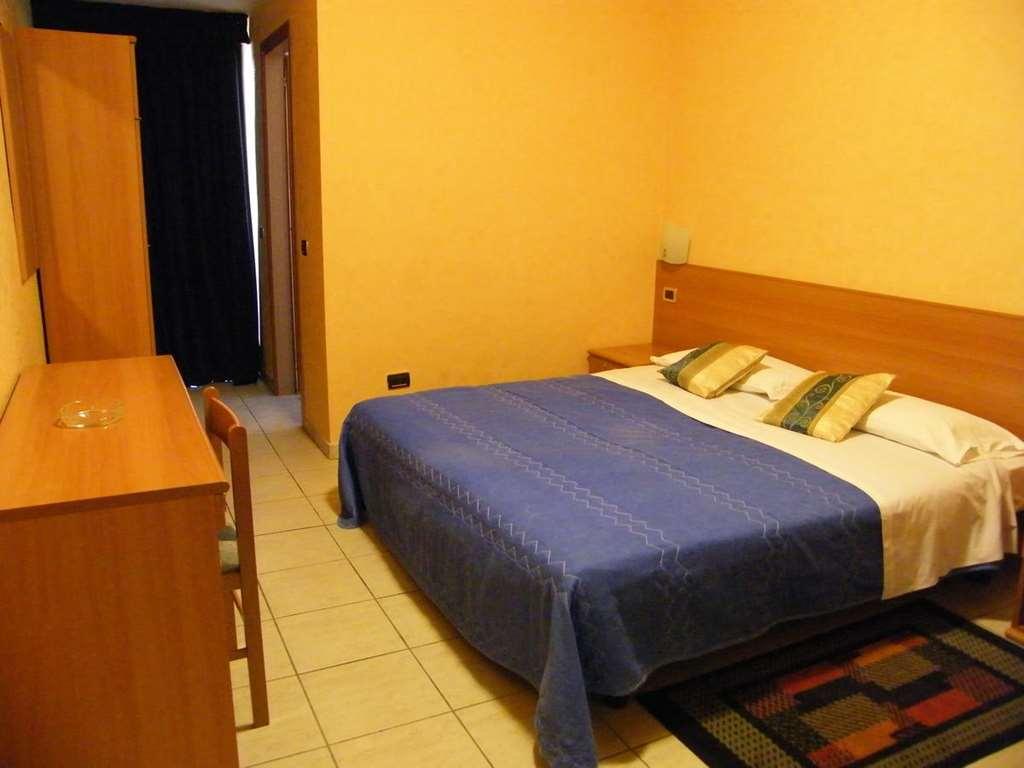 Hotel Residence Memmina Frosinone Chambre photo