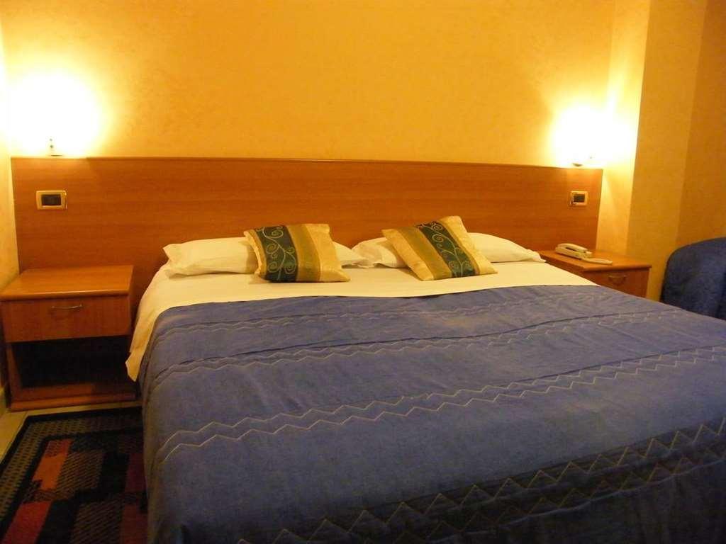 Hotel Residence Memmina Frosinone Chambre photo